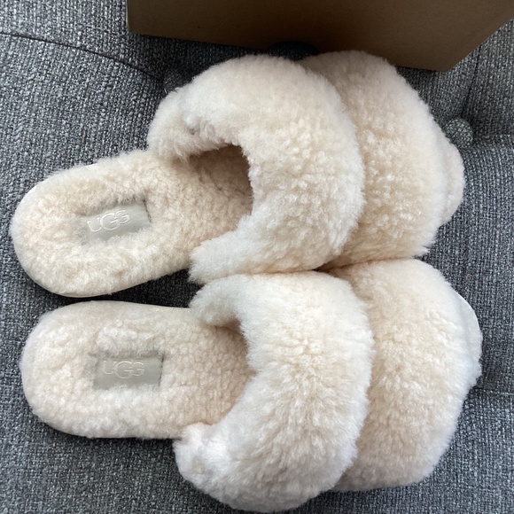 UGG® Maxi Curly Genuine Shearling Scuffetta Slipper (Women) 7M - Picture 8 of 13